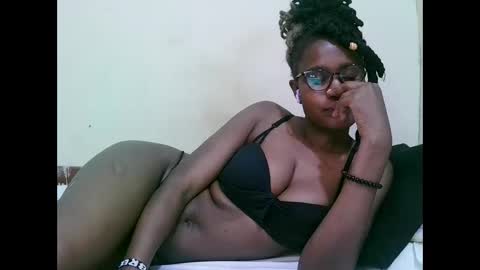 pretty_mellan online show from February 2, 4:11 pm