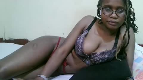 pretty_mellan online show from February 25, 5:08 pm