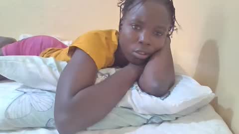 pretty_petite_ebony online show from March 7, 8:23 am