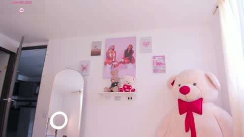pretty_pettite online show from May 17, 3:33 pm