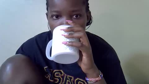 Snapshot of pretty_pussy2 chatting on February 18, 7:32 am Essy online show from February 18, 7:32 am