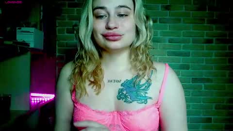 Snapshot of prettyaliceee chatting on January 8, 6:41 am Alice online show from January 8, 6:41 am