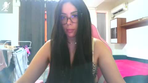 prettyjulliette online show from June 23, 2:26 pm