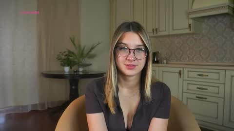 Snapshot of primrosegartrell chatting on October 12, 3:53 am Liza online show from October 12, 3:53 am