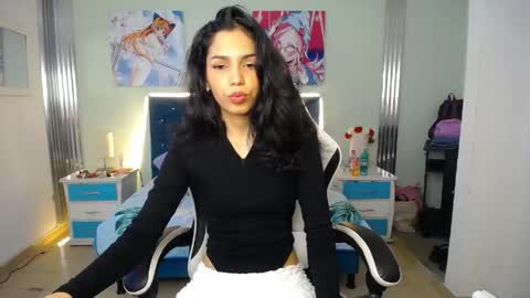 princess_skinny18 online show from June 1, 9:16 pm