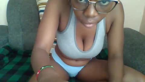 princessg63 online show from January 19, 5:03 am