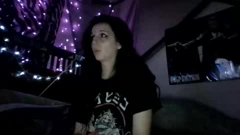 Holly love online show from December 17, 8:07 am