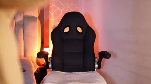 Lu online show from April 6, 6:42 pm