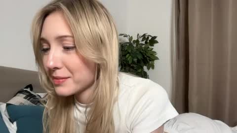 Kate online show from April 24, 5:16 pm