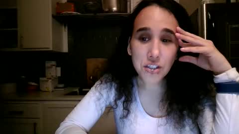 puzzy_664173 online show from April 23, 3:03 am