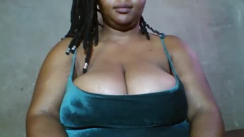 queen2302 online show from April 7, 8:27 am