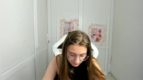 Amelie online show from June 3, 9:21 am