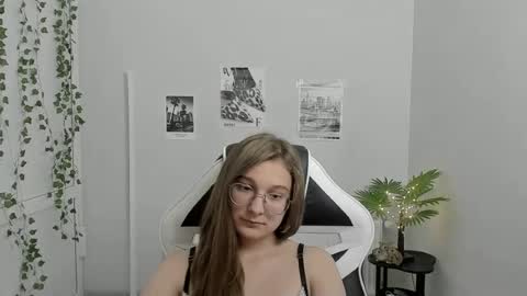 Amelie online show from July 5, 8:09 am