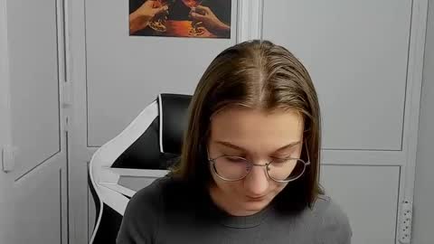 Amelie online show from April 2, 7:06 am