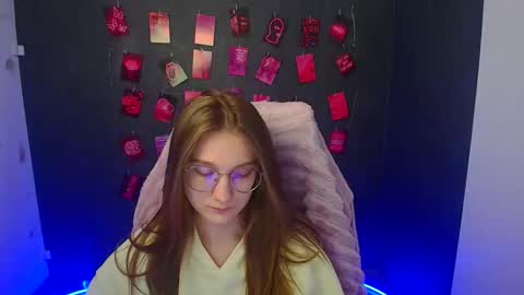 Amelie online show from March 5, 12:45 pm