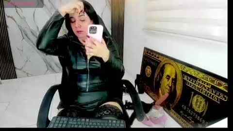 queen_findom1 online show from July 26, 5:26 am