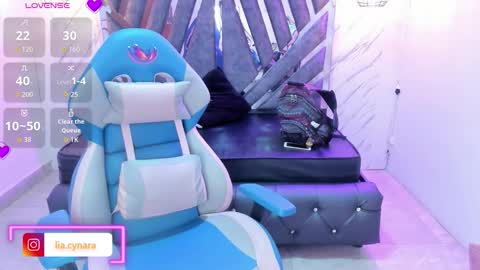 Snapshot of queen_perla_ chatting on September 27, 12:01 pm online show from September 27, 12:01 pm
