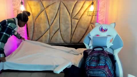 Snapshot of queen_perla_ chatting on January 29, 11:30 am online show from January 29, 11:30 am