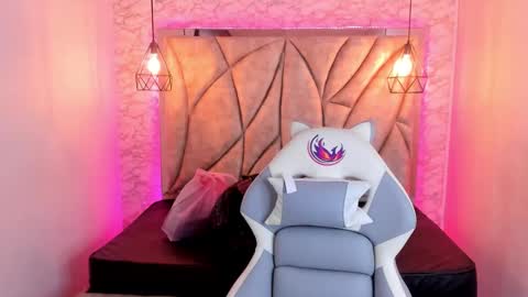 Snapshot of queen_perla_ chatting on March 4, 11:51 am online show from March 4, 11:51 am