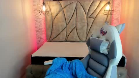 Snapshot of queen_perla_ chatting on March 11, 12:06 pm online show from March 11, 12:06 pm
