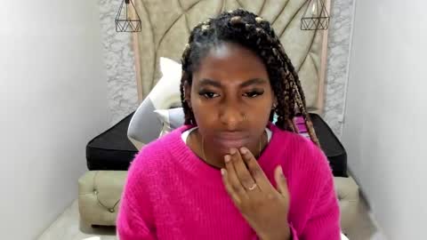 Snapshot of queen_perla_ chatting on January 9, 11:14 am online show from January 9, 11:14 am