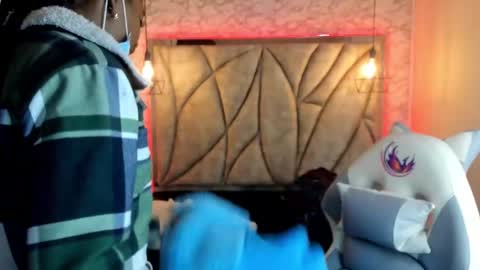 Snapshot of queen_perla_ chatting on March 12, 11:53 am online show from March 12, 11:53 am