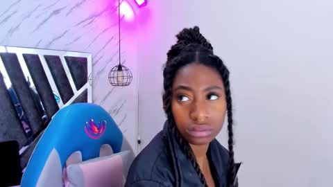   online show from November 8, 11:59 am