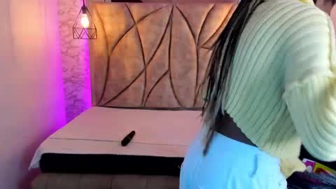 Snapshot of queen_perla_ chatting on January 16, 11:37 am online show from January 16, 11:37 am