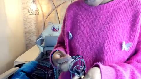 Snapshot of queen_perla_ chatting on February 7, 11:45 am online show from February 7, 11:45 am