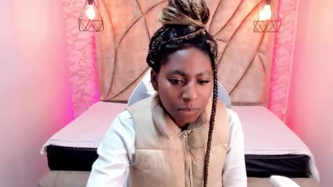 Snapshot of queen_perla_ chatting on February 2, 2:48 am online show from February 2, 2:48 am