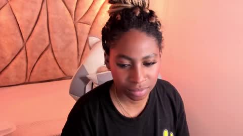 Snapshot of queen_perla_ chatting on January 29, 9:39 pm online show from January 29, 9:39 pm