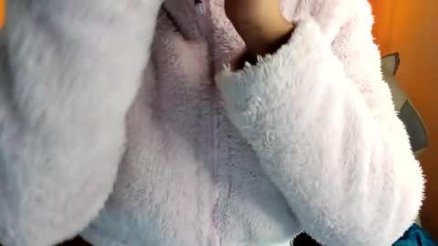 Snapshot of queen_perla_ chatting on March 5, 12:11 pm online show from March 5, 12:11 pm