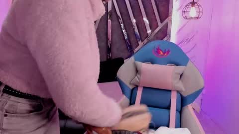 Snapshot of queen_perla_ chatting on December 20, 11:54 am online show from December 20, 11:54 am