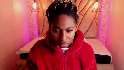 Snapshot of queen_perla_ chatting on February 11, 12:04 pm online show from February 11, 12:04 pm
