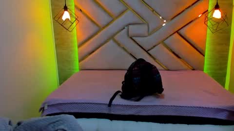 Snapshot of queen_perla_ chatting on December 24, 11:49 am online show from December 24, 11:49 am