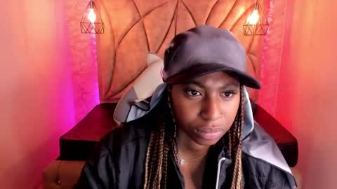 Snapshot of queen_perla_ chatting on February 17, 12:27 pm online show from February 17, 12:27 pm