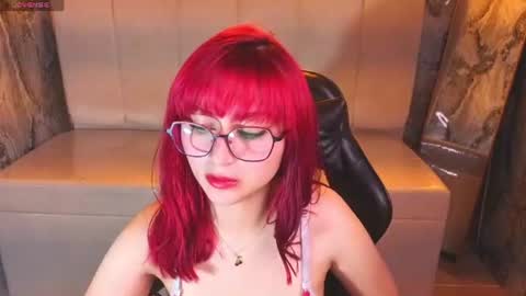 queen_red_v online show from July 17, 3:11 am