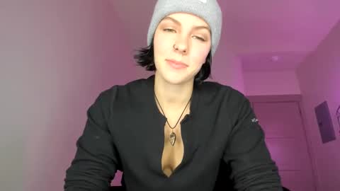 Snapshot of queenb2626 chatting on December 15, 2:30 am Queen Blaire online show from December 15, 2:30 am