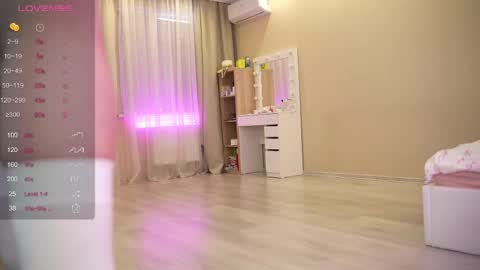 Nelly  INSTA  queenelia  online show from April 17, 10:50 am