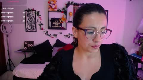 queenrose94 online show from March 6, 5:41 pm