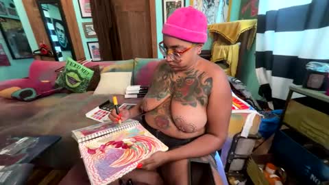 Queen Hilarity online show from April 30, 8:25 pm