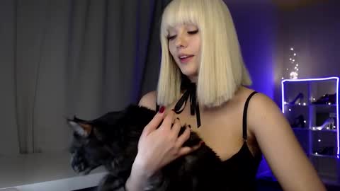 Snapshot of queensy_sins_x chatting on March 3, 7:56 pm Queensy online show from March 3, 7:56 pm
