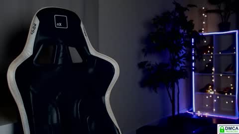 Snapshot of queensy_sins_x chatting on September 24, 9:47 pm Queensy online show from September 24, 9:47 pm