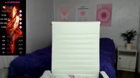 Snapshot of queitsharm_ chatting on October 14, 5:32 am Anna online show from October 14, 5:32 am