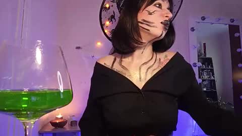 quiet_smile online show from October 27, 8:43 am