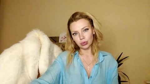 Snapshot of qurli24 chatting on March 10, 10:34 pm qurli24 online show from March 10, 10:34 pm