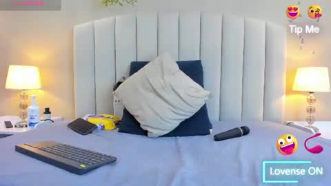 Rachel Donnelly online show from June 19, 2:05 am
