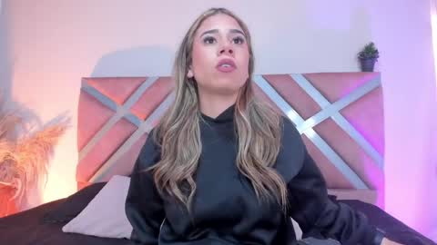 Rachell online show from May 27, 4:09 am