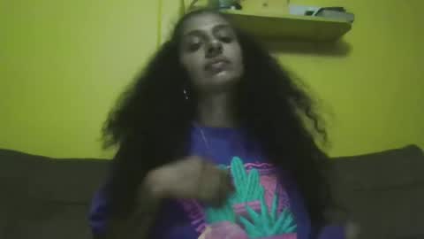 Snapshot of randomgirlonsofa chatting on November 2, 2:48 am Random girl on sofa online show from November 2, 2:48 am