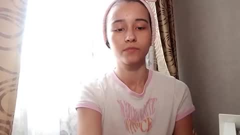 Isla online show from June 9, 10:03 am